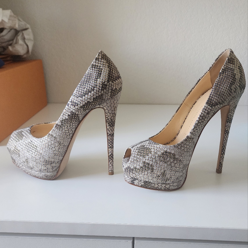 Giuseppe Zanotti Peep Toe Pumps
